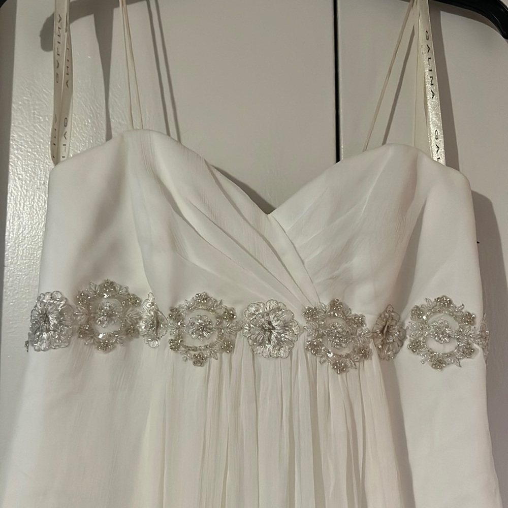 Beautiful wedding dress never wore size 6 from David’s bridal - Galina